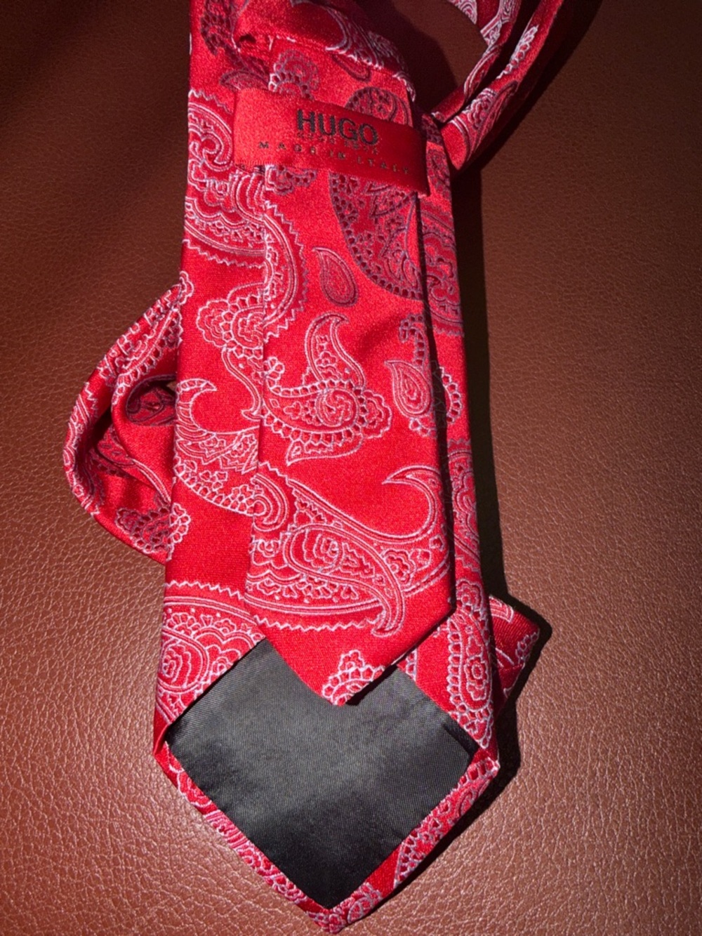 Hugo Boss Made in Italy Red Paisley Tie, 100% Silk, EUC - Picture 8 of 12